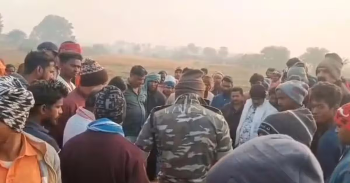 झारखंड के दुमका में एक ही परिवार के 4 लोगों की निर्मम हत्या, पत्नी और दो बच्चों से दूर खेत में मिला पति का शव