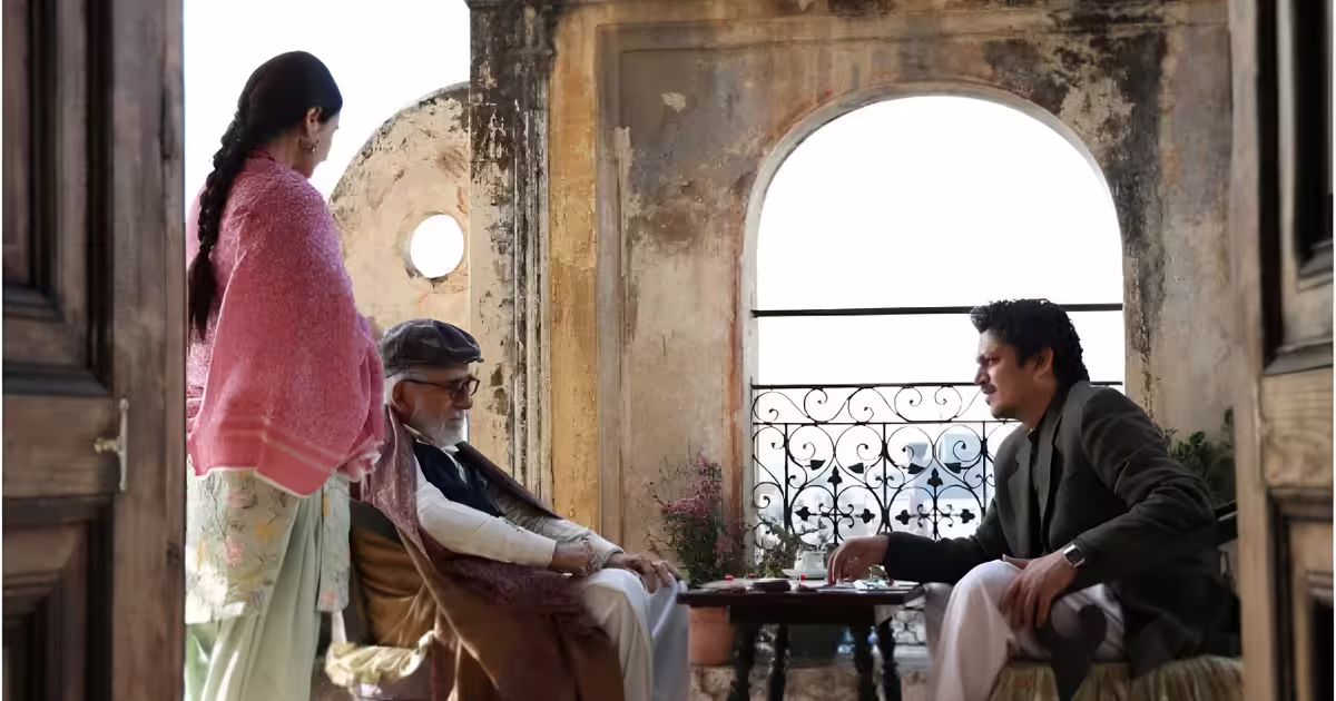 नसीरुद्दीन शाह ने हर लाइन से जीता दिल, 'गुस्ताख इश्क' में दिखीं विजय वर्मा-फातिमा सना शेख की इंटेंस लव स्टोरी | Naseeruddin Shah wins hearts in Vijay Varma Fatima Sana Shaikh film Gustakh Ishq