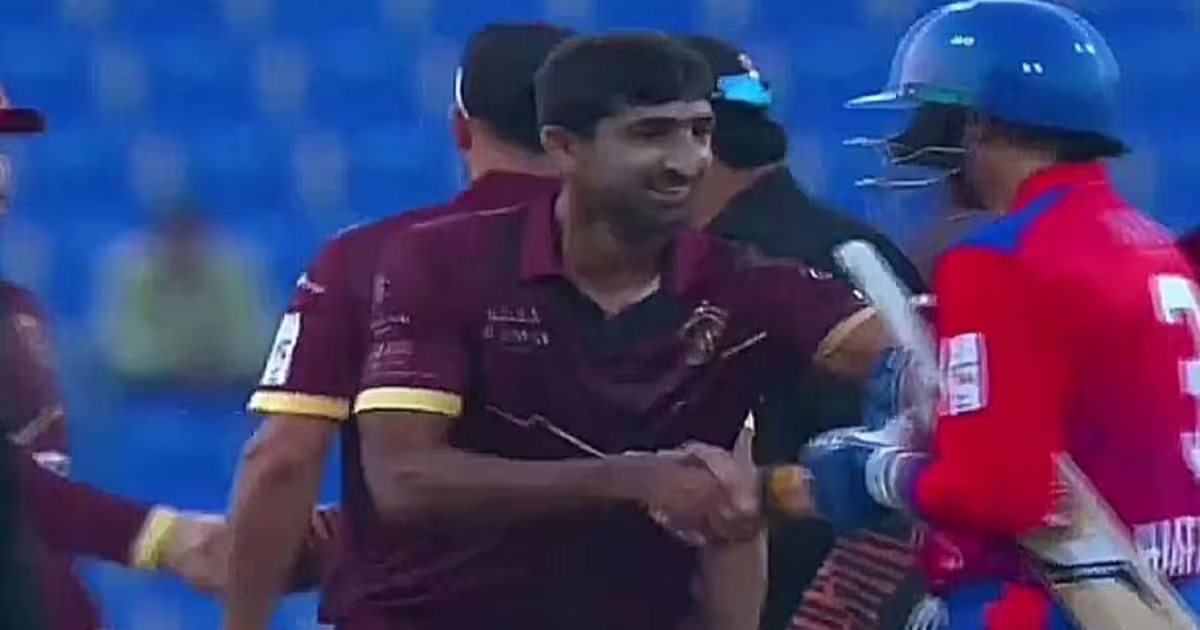 हरभजन सिंह का दोहरा चरित्र आया सामने! पहले पाकिस्तान का किया बॉयकॉट अब पाक खिलाड़ी से मिलाया हाथ | harbhajan singh shake hand with pakistan player shahnawaz dahani watch video