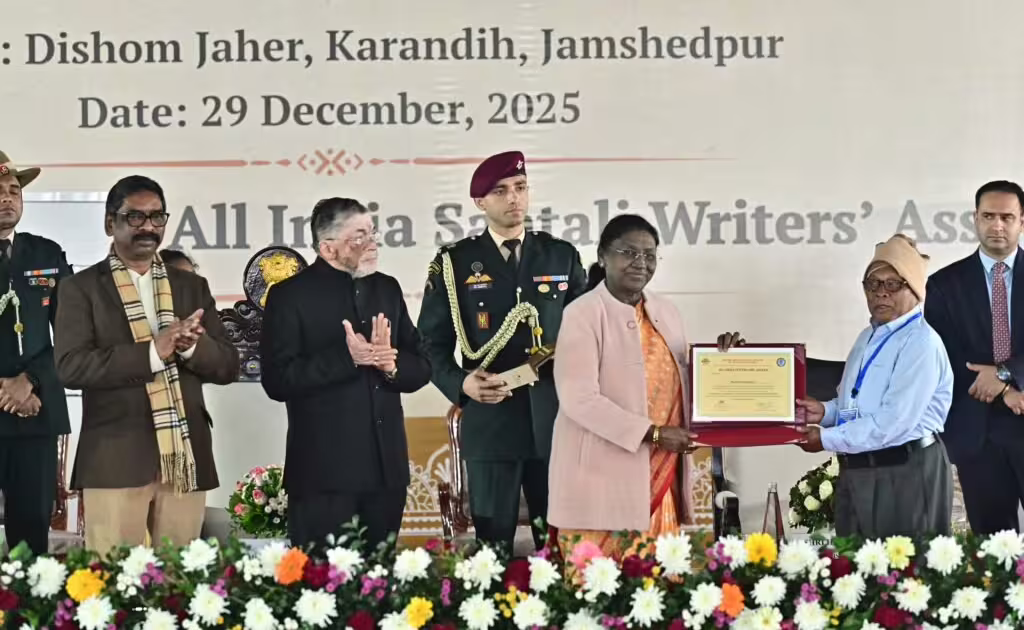 संताली लिपि ओलचिकी के शताब्दी समारोह में भावुक हुईं राष्ट्रपति द्रौपदी मुर्मू, गीत गाकर भाषा के संरक्षण की अपील की