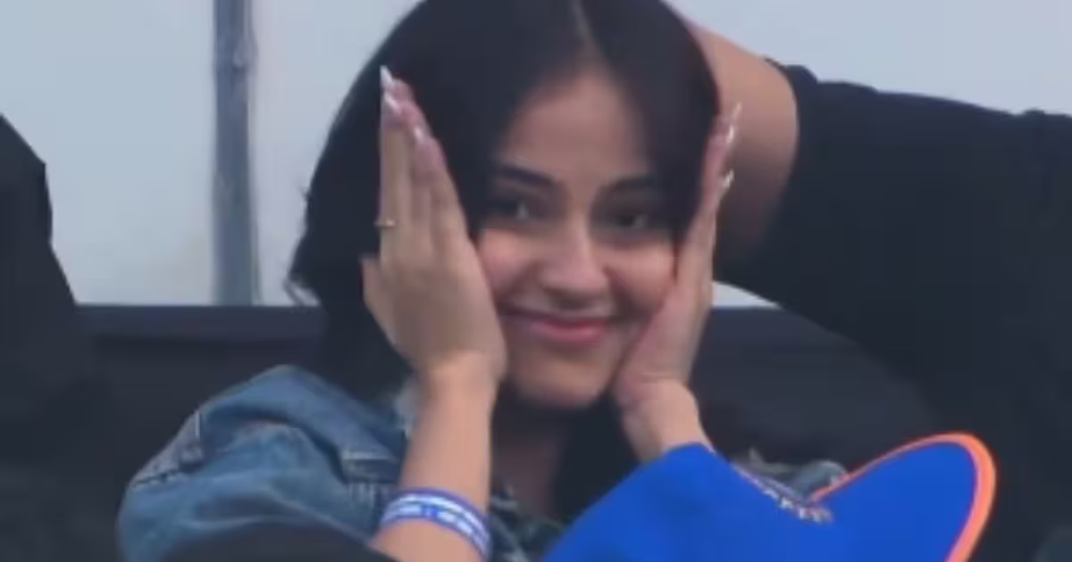 कौन है 2.5 मिलियन फॉलोवर वाली मिस्ट्री गर्ल? भारत-साउथ अफ्रीका मैच के दौरान वायरल हुआ वीडियो | who is mystery girl viral on social media during 1st odi against south africa in ranchi