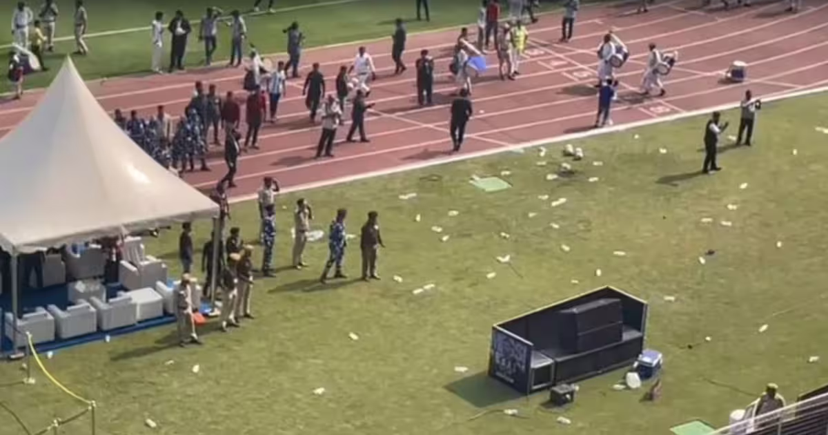 महंगे टिकट, मैदान पर कम टाइम और बदहाल व्यवस्था... मेसी के कोलकाता साल्ट लेक स्टेडियम कार्यक्रम में बवाल की इनसाइड स्टोरी | reason behind the chaos at footballer Lionel Messi’s event