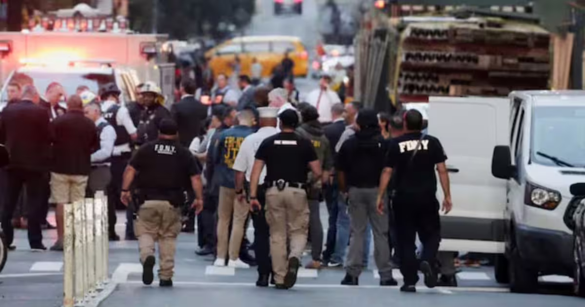 'एक डरावना अनुभव था...', सिडनी के मशहूर बॉन्डी बीच पर हुए शूटआउट में बाल-बाल बचा ये पूर्व क्रिकेटर, ऐसे बचाई अपनी जान | Former England captain Michael Vaughan survives sydney's Bondi Beach shooting