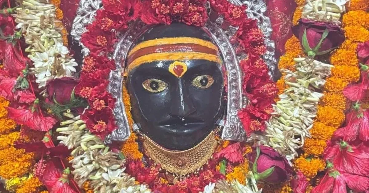 थावे मंदिर से माता का मुकुट ले उड़े चोर, झारखंड के कारोबारी ने दिया था चढ़ावा, लॉकर तोड़ा, दानपेटी भी गायब