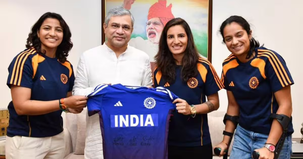 वर्ल्ड कप विजेता भारतीय महिला क्रिकेटर्स को रेलवे का स्पेशल प्रमोशन, अब मिलेंगी ये हाई-फाई सुविधाएं  | Railways to provide special promotion to World Cup-winning Indian women cricketers, get these facilities