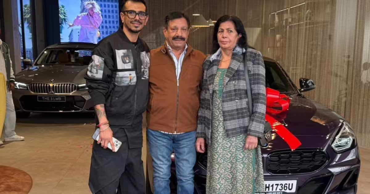 'रियल लग्जरी है...', नई कार खरीदने के बाद स्टार खिलाड़ी चहल ने माता-पिता को लेकर लिखी दिल छू लेने वाली बात | Yuzvendra Chahal Reaches Showroom With His Parents to Buy a New BMW Car