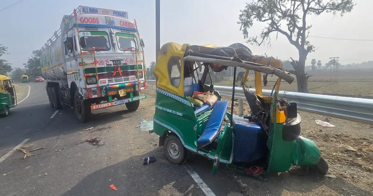 साहिबगंज में दर्दनाक सड़क हादसा, ऑटो और टैंकर की टक्कर में तीन की मौत, चार की हालत गंभीर